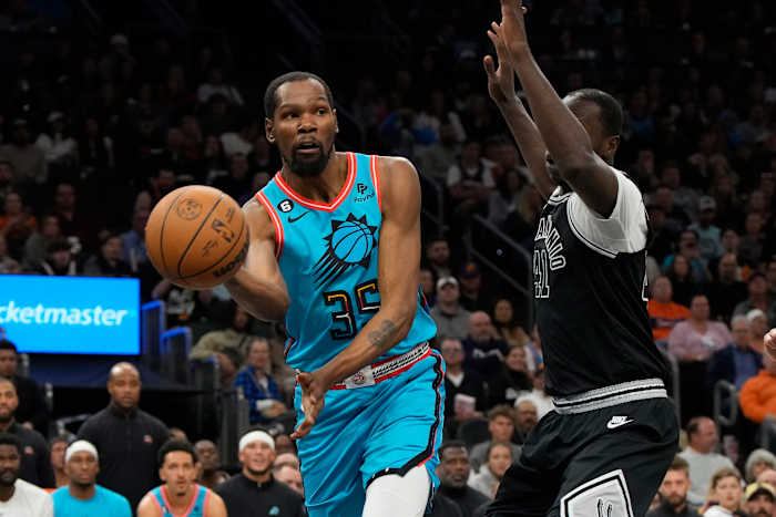 Kevin Durant Gorgui Dieng Suns
